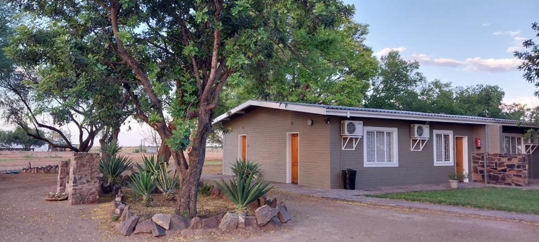 Koha Guesthouse Mariental Ngoại thất bức ảnh