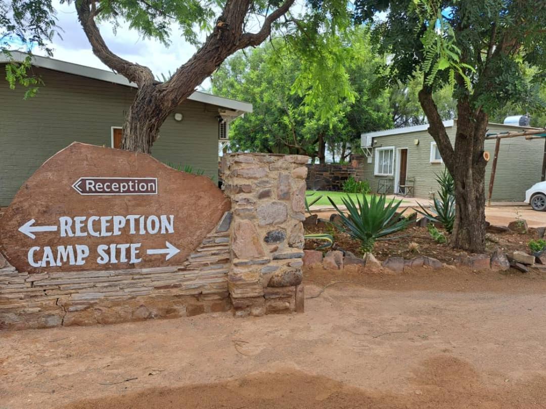 Koha Guesthouse Mariental Ngoại thất bức ảnh