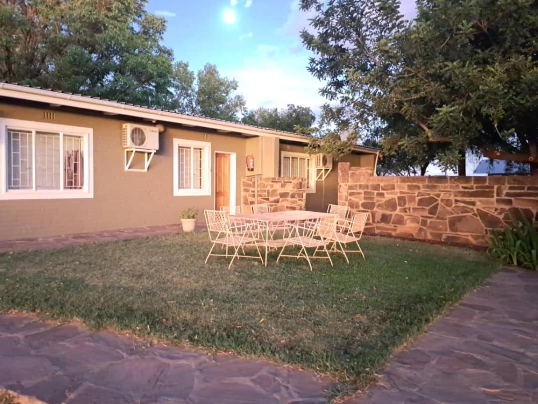 Koha Guesthouse Mariental Ngoại thất bức ảnh